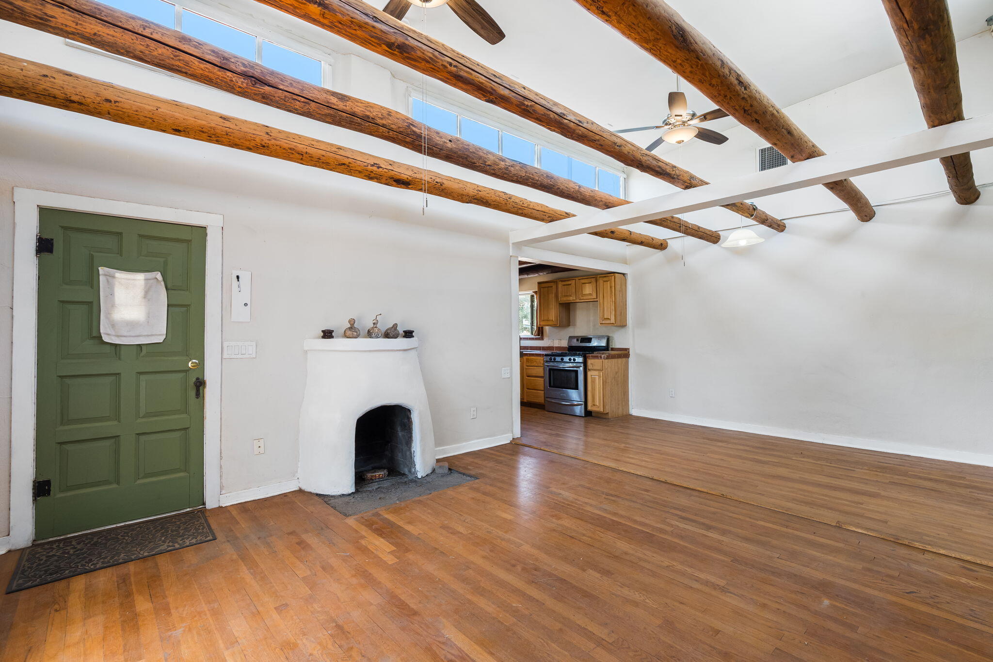 615 Los Arboles Avenue NW