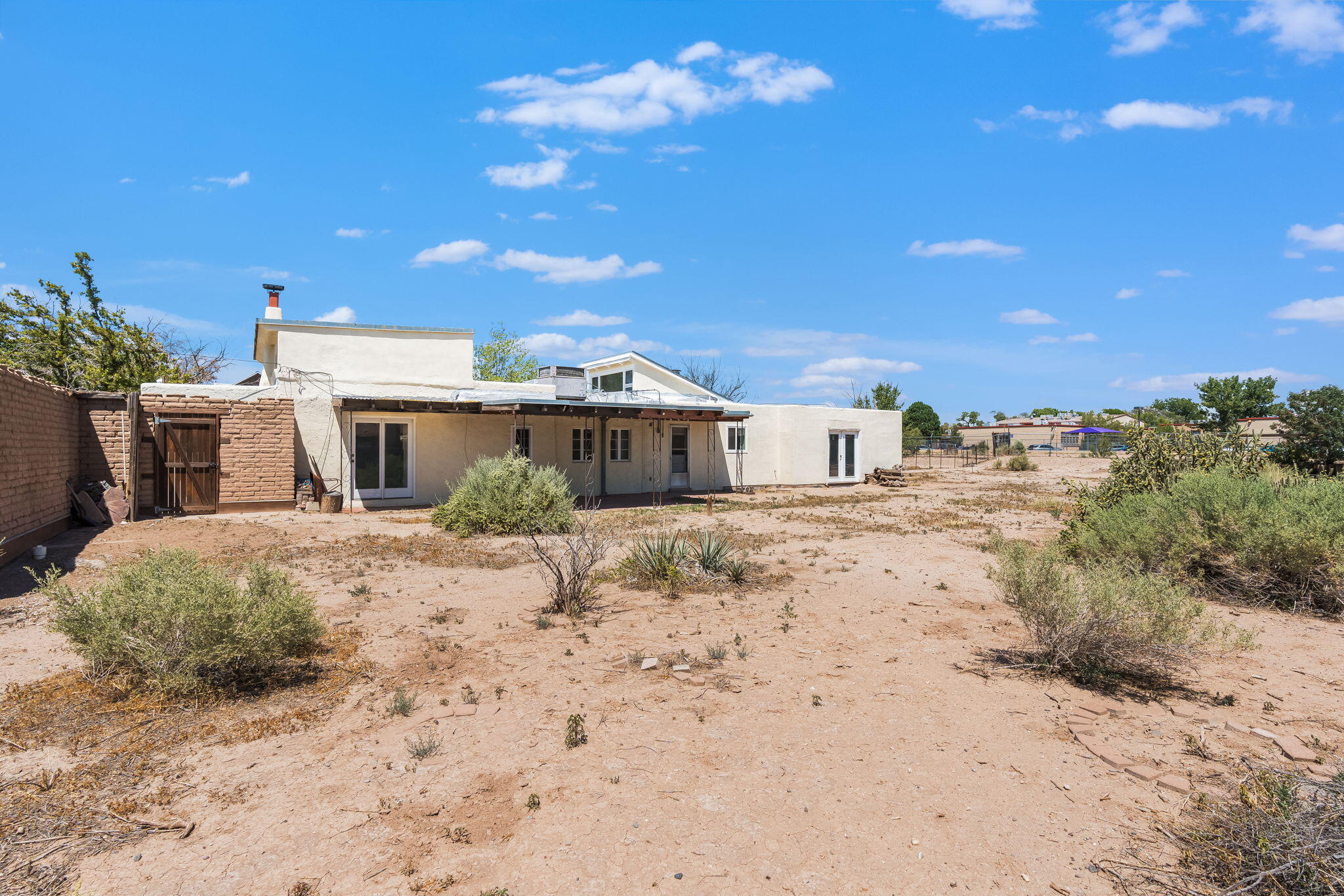 615 Los Arboles Avenue NW