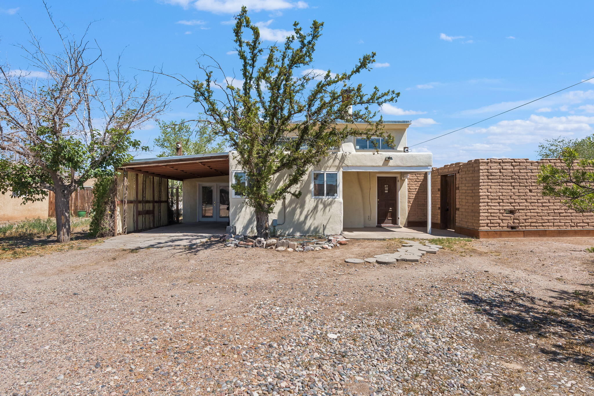 615 Los Arboles Avenue NW