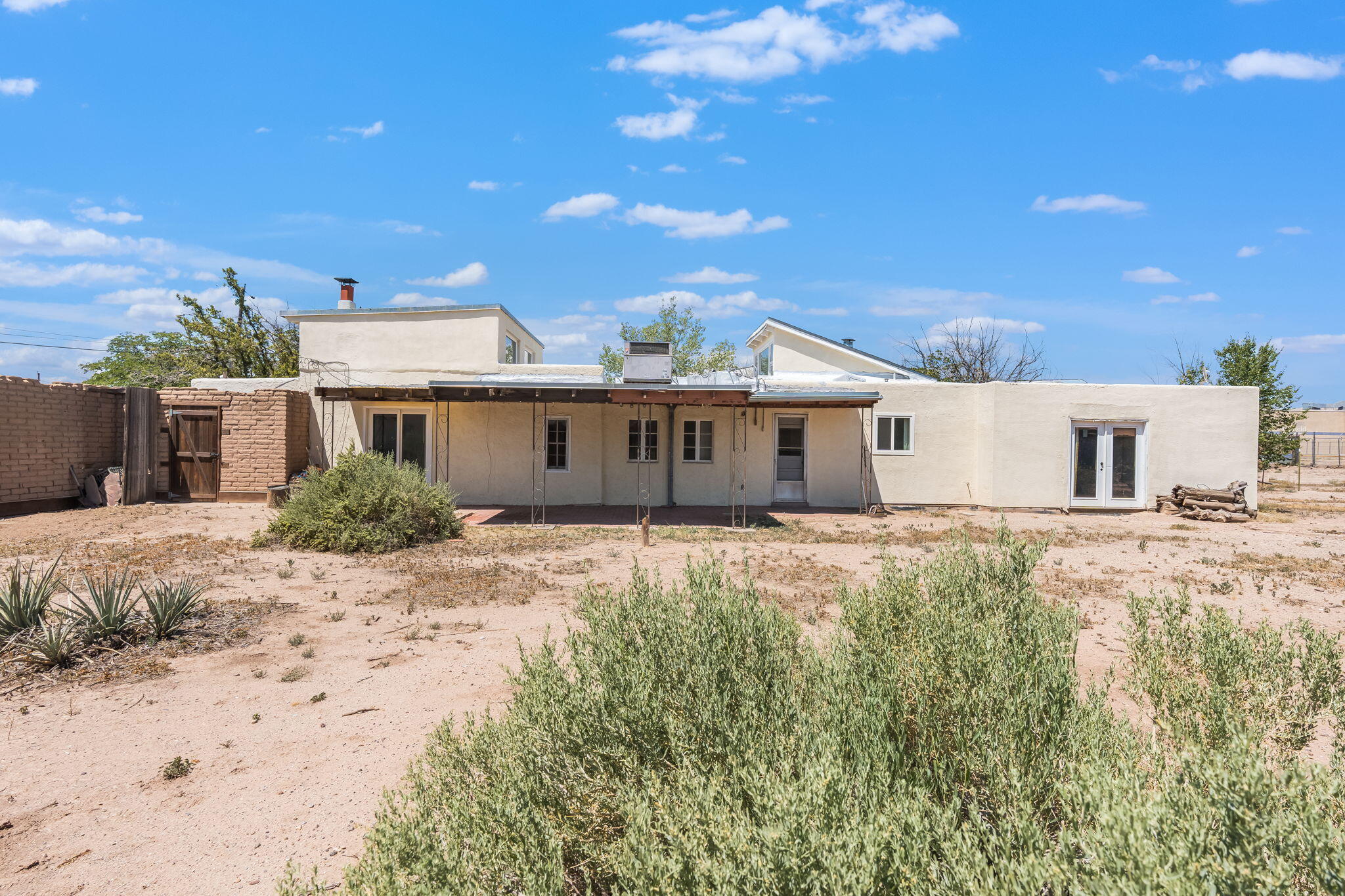 615 Los Arboles Avenue NW