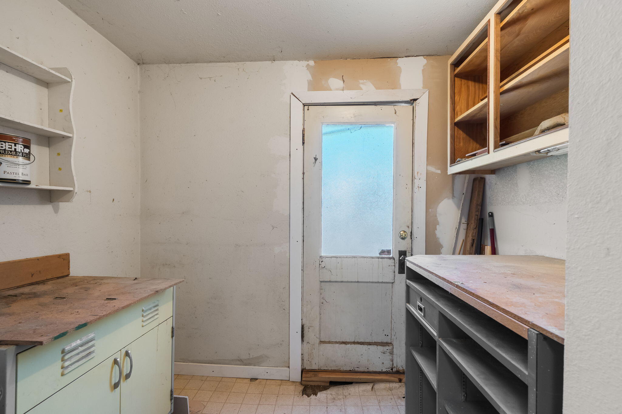 615 Los Arboles Avenue NW