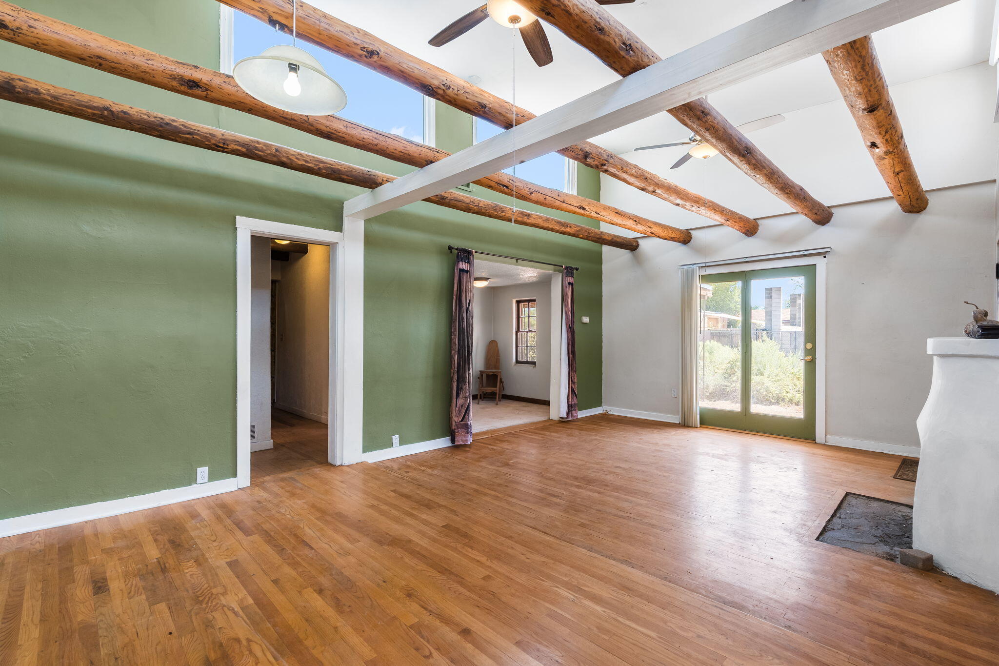 615 Los Arboles Avenue NW