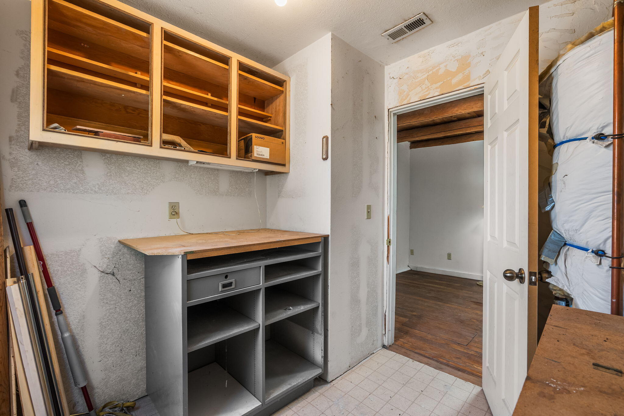 615 Los Arboles Avenue NW