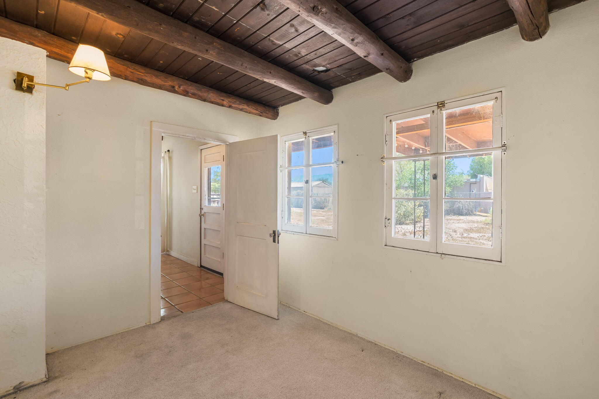 615 Los Arboles Avenue NW