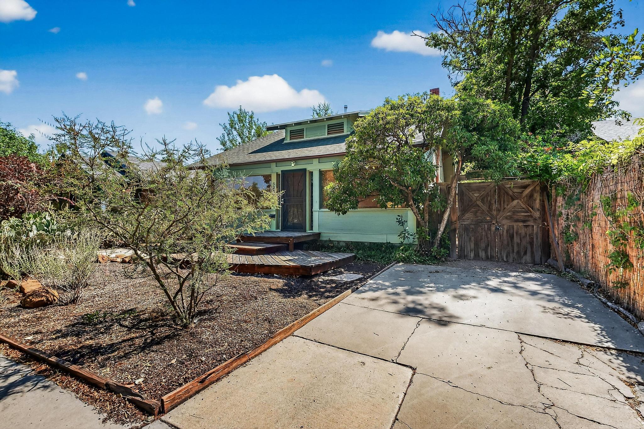 520 LUNA Boulevard NW