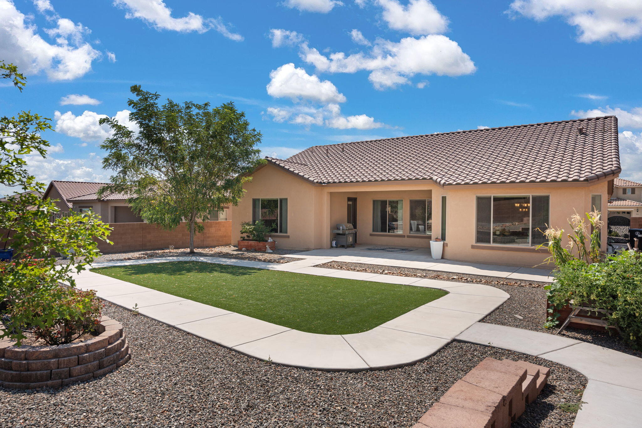 9113 Vista Bosquejo Road NW