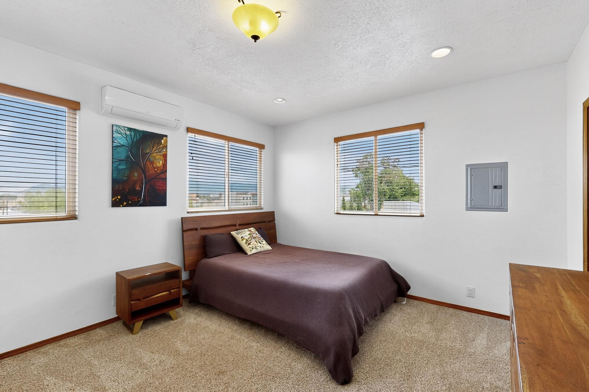1405 SIGMA CHI Road NE