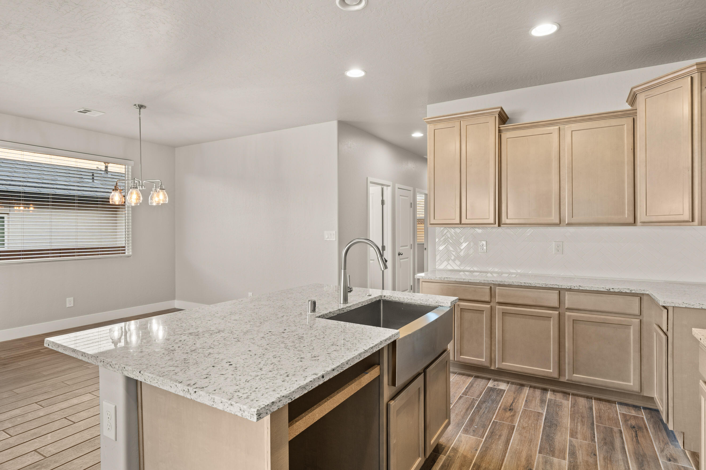 6721 Sydney Drive NE