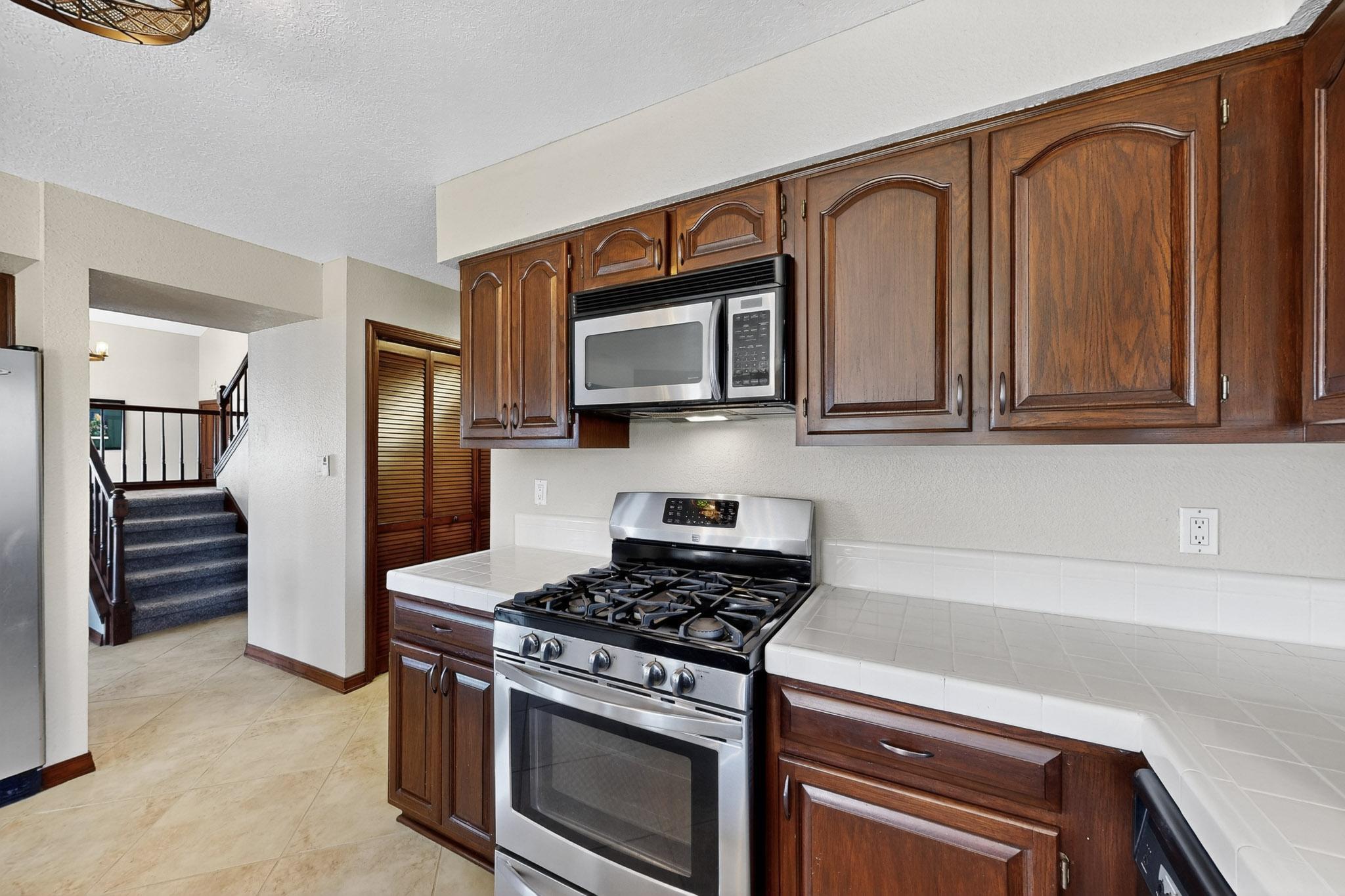 5700 MONTANO Drive NW