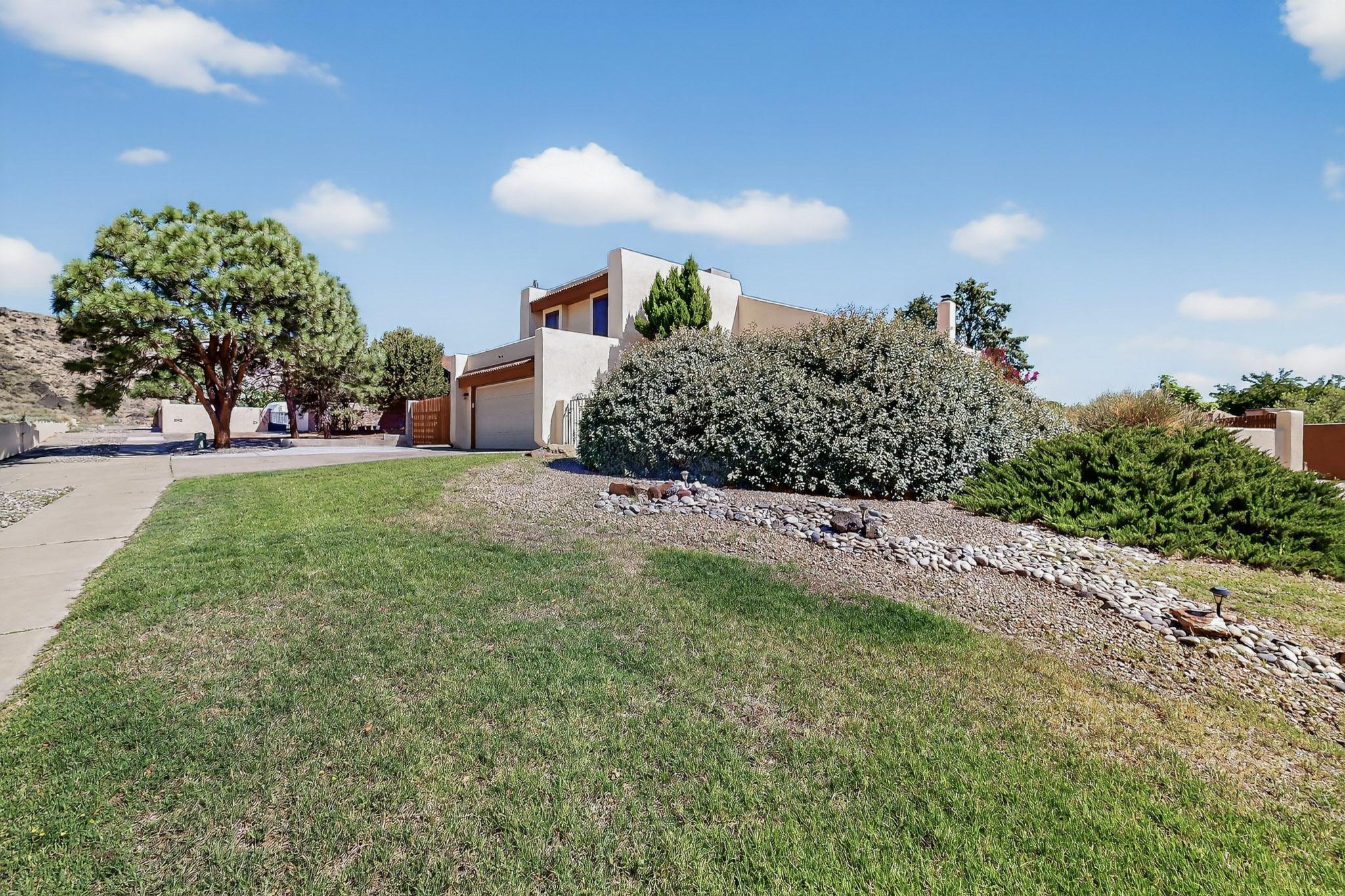 5700 MONTANO Drive NW