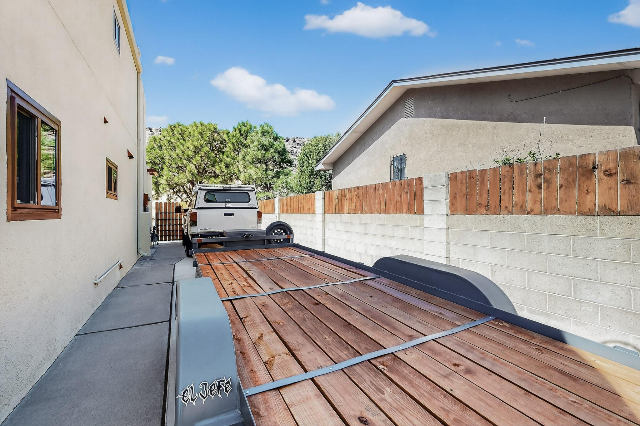 5700 MONTANO Drive NW
