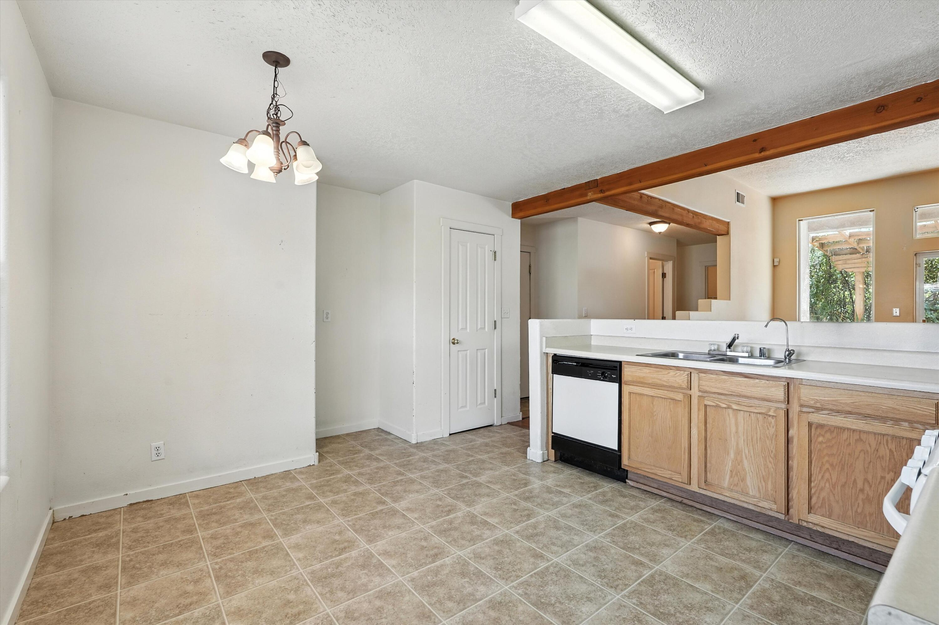 6963 Golden Mesa