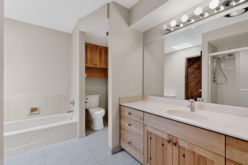 5501 LUNA DEL ORO Court NE