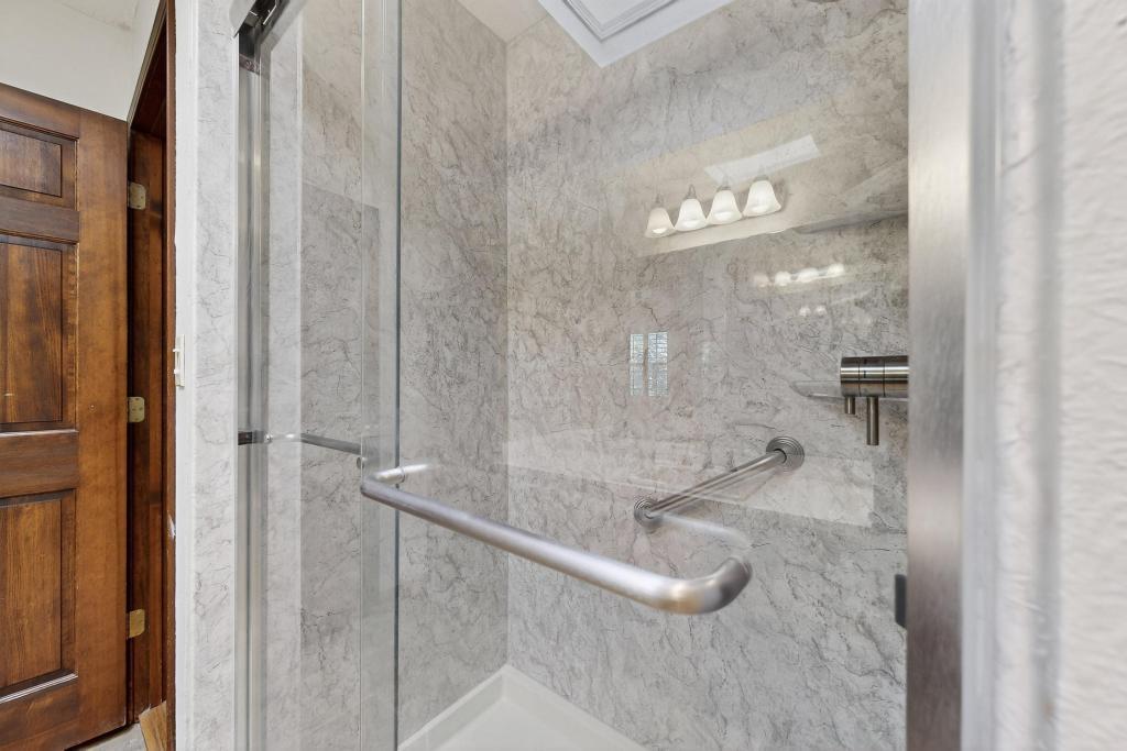 5501 LUNA DEL ORO Court NE