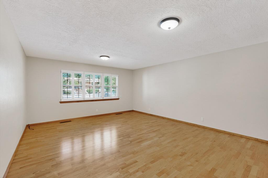 5501 LUNA DEL ORO Court NE