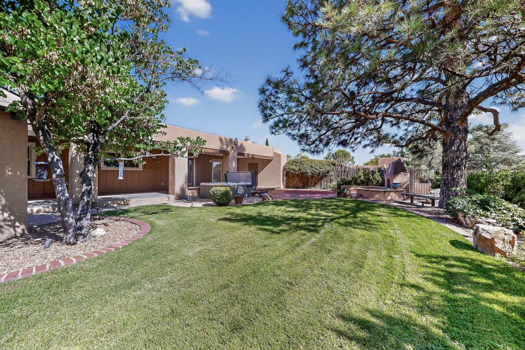 5501 LUNA DEL ORO Court NE