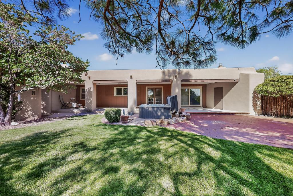 5501 LUNA DEL ORO Court NE