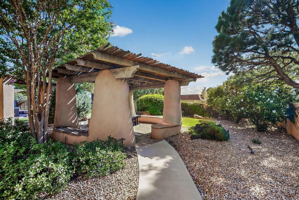 5501 LUNA DEL ORO Court NE