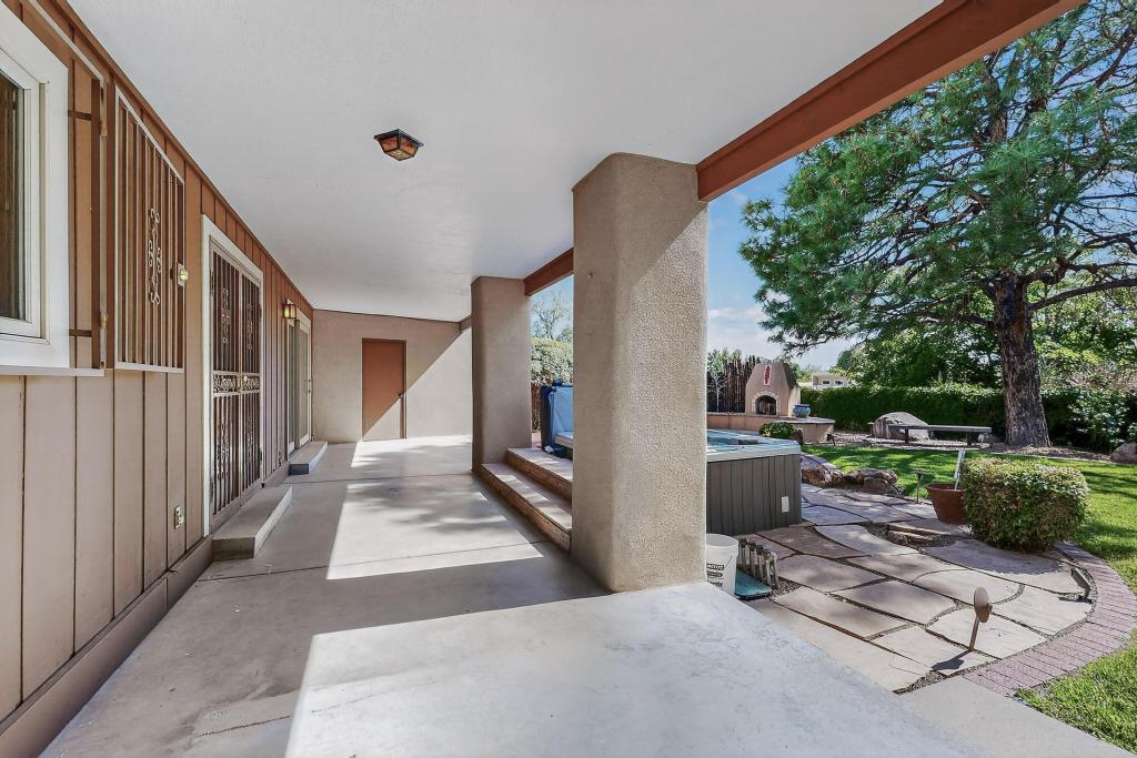 5501 LUNA DEL ORO Court NE