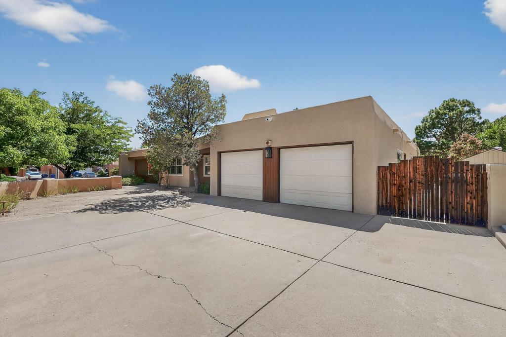 5501 LUNA DEL ORO Court NE