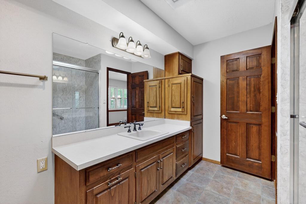 5501 LUNA DEL ORO Court NE