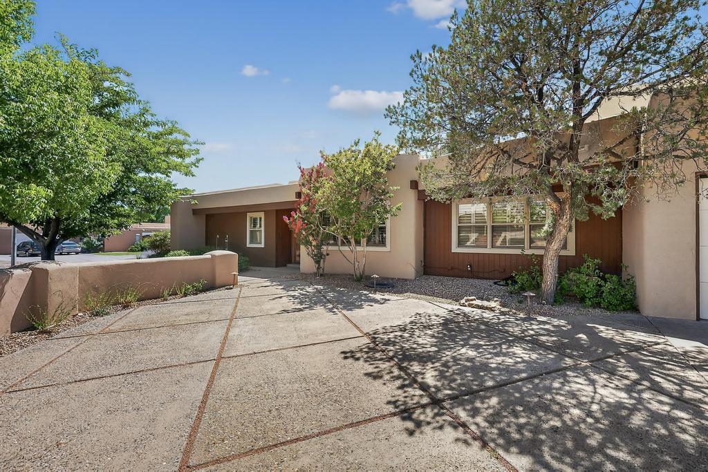 5501 LUNA DEL ORO Court NE