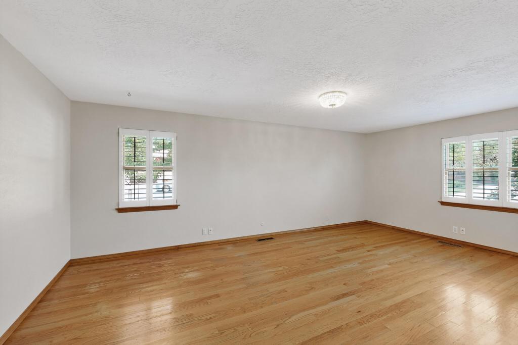 5501 LUNA DEL ORO Court NE