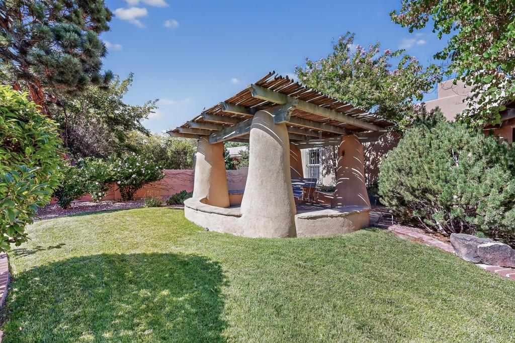 5501 LUNA DEL ORO Court NE