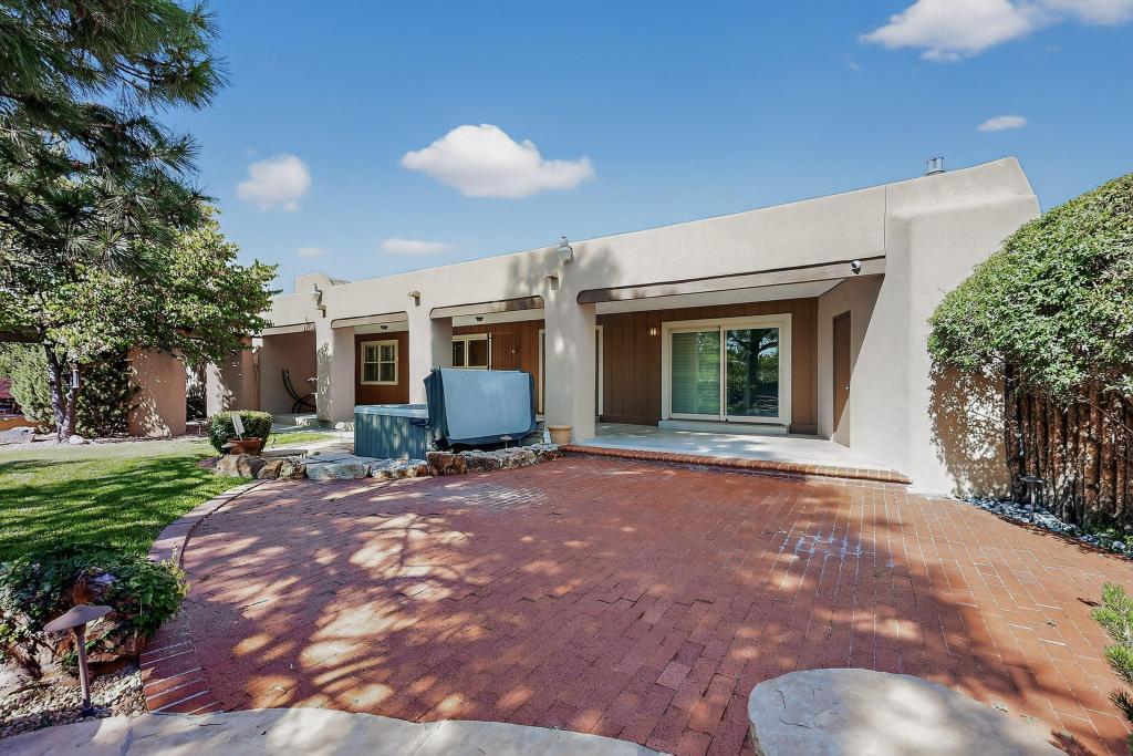 5501 LUNA DEL ORO Court NE