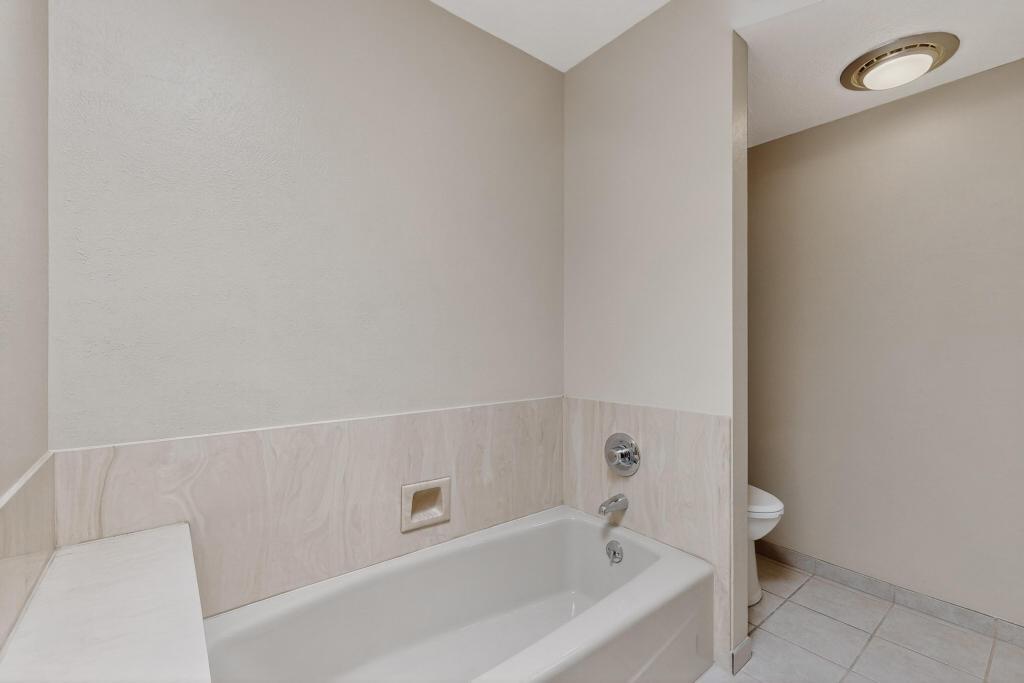 5501 LUNA DEL ORO Court NE