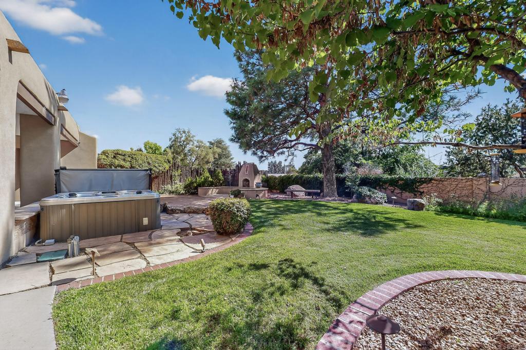 5501 LUNA DEL ORO Court NE