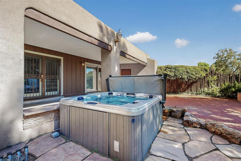 5501 LUNA DEL ORO Court NE