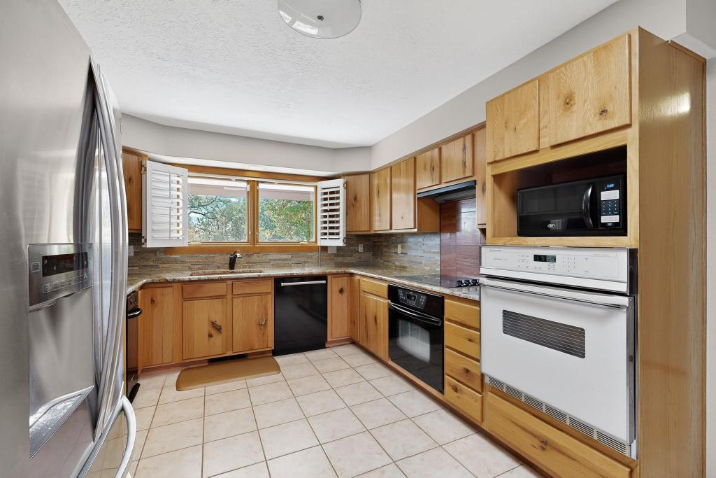 5501 LUNA DEL ORO Court NE