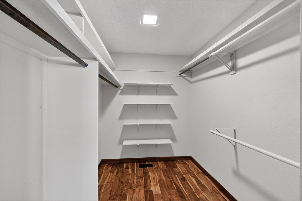 5501 LUNA DEL ORO Court NE