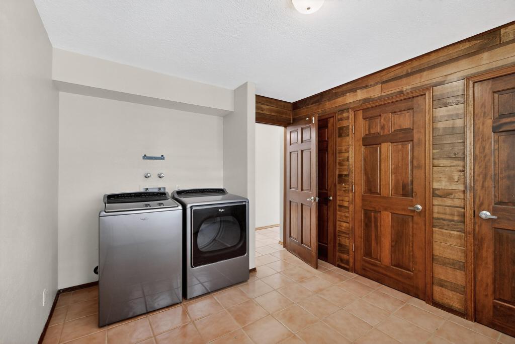 5501 LUNA DEL ORO Court NE