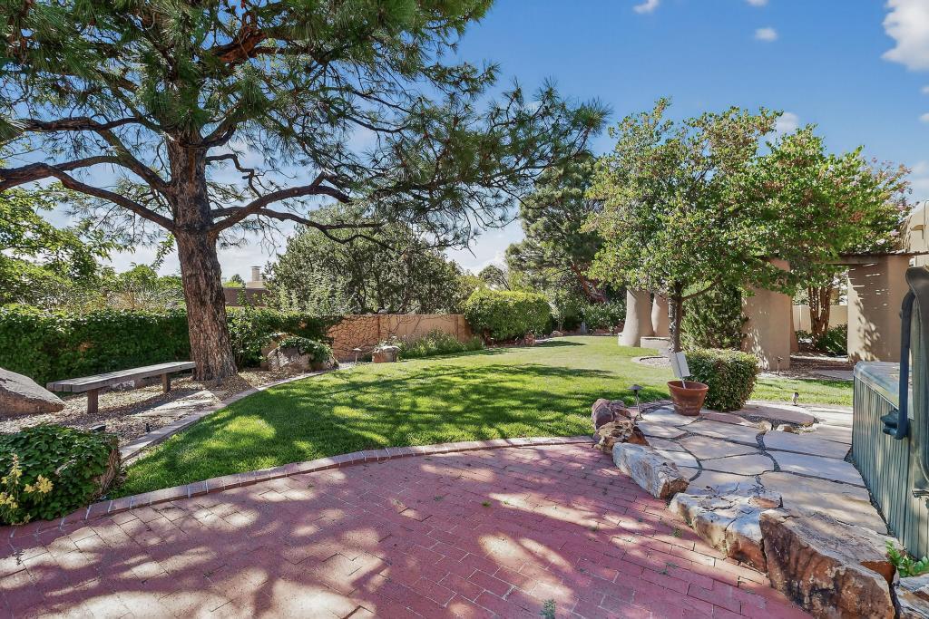 5501 LUNA DEL ORO Court NE