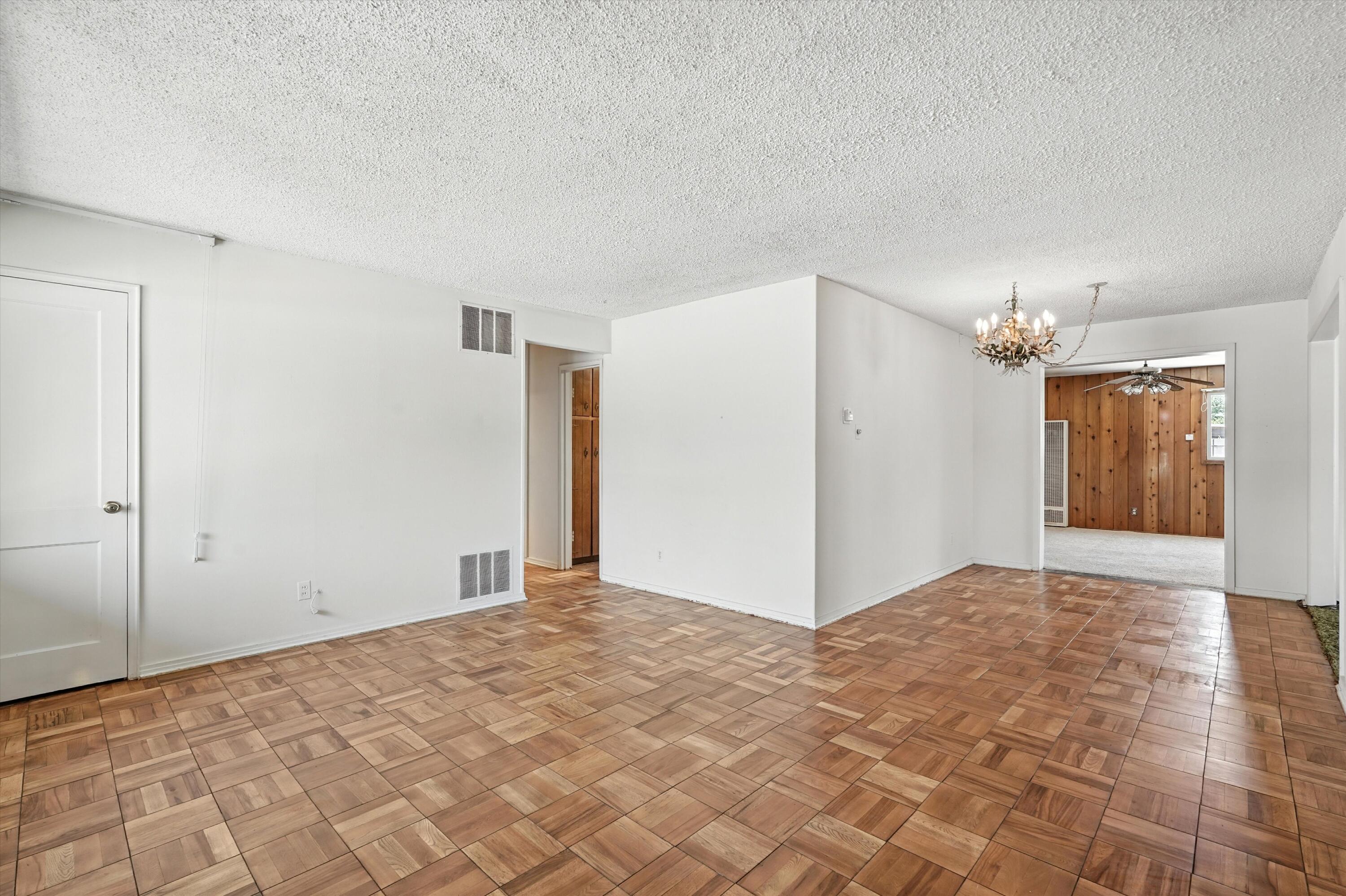 713 LA VETA Drive