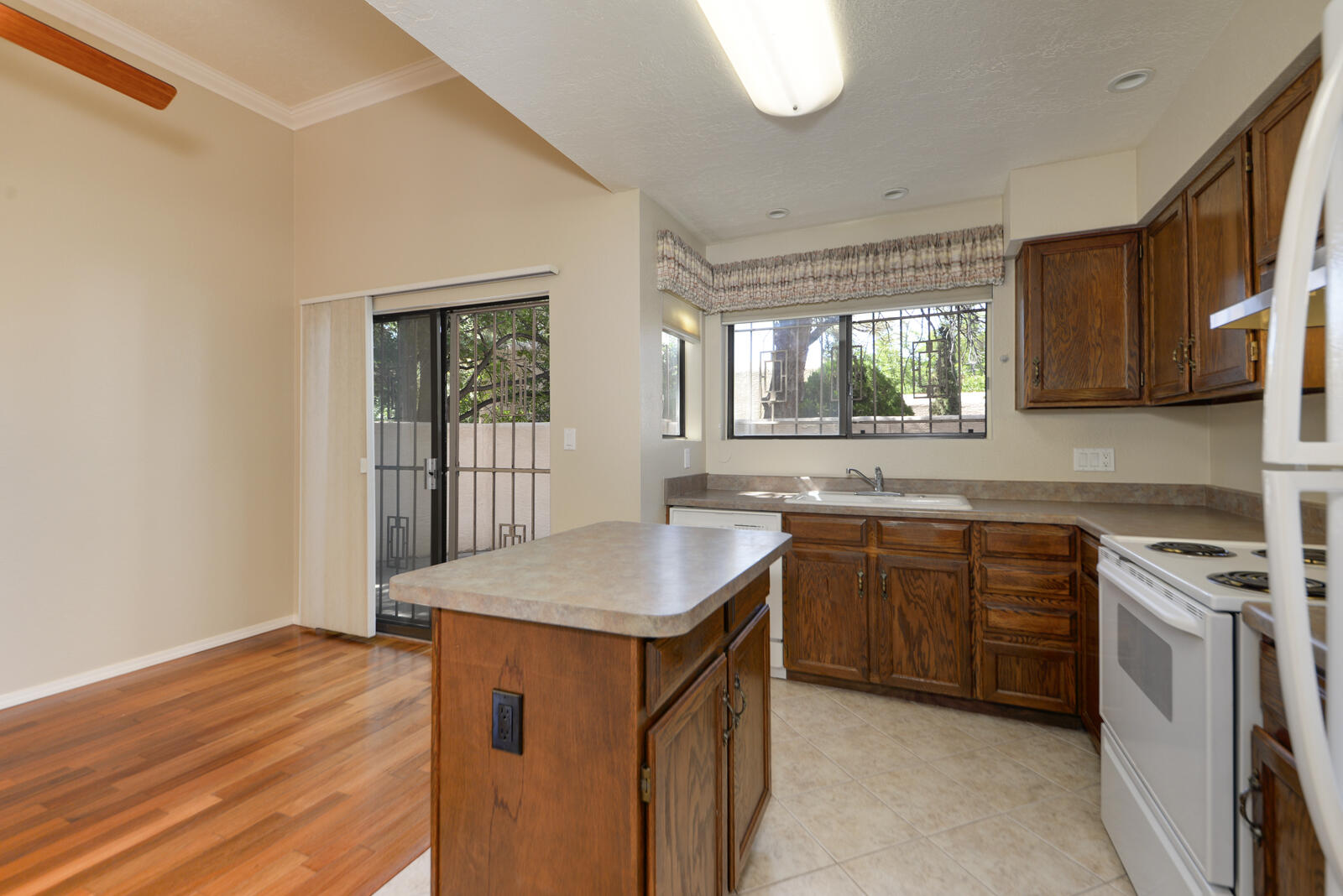 6408 MONTE SERRANO NE