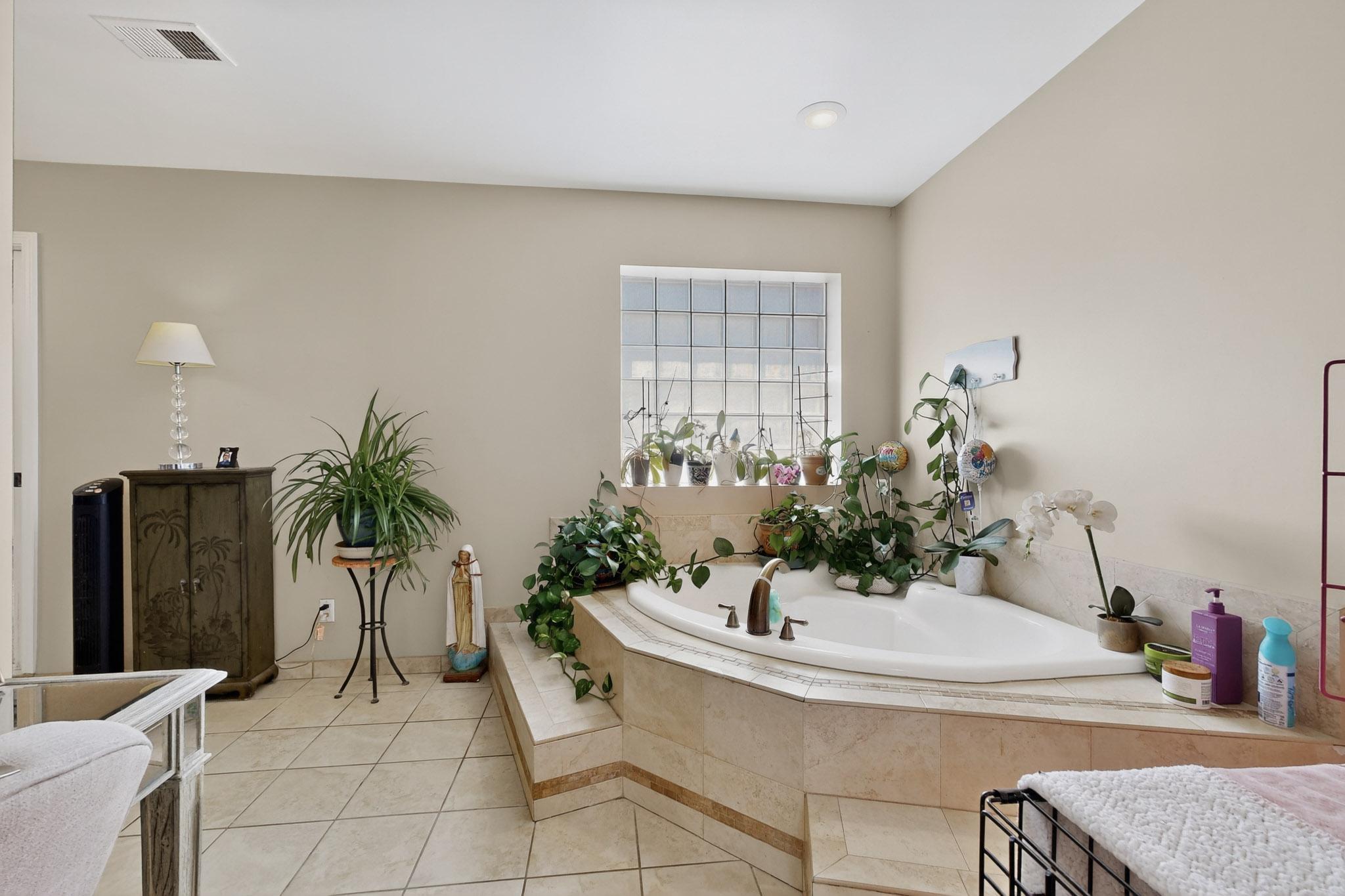 7126 CECILIA Drive SW