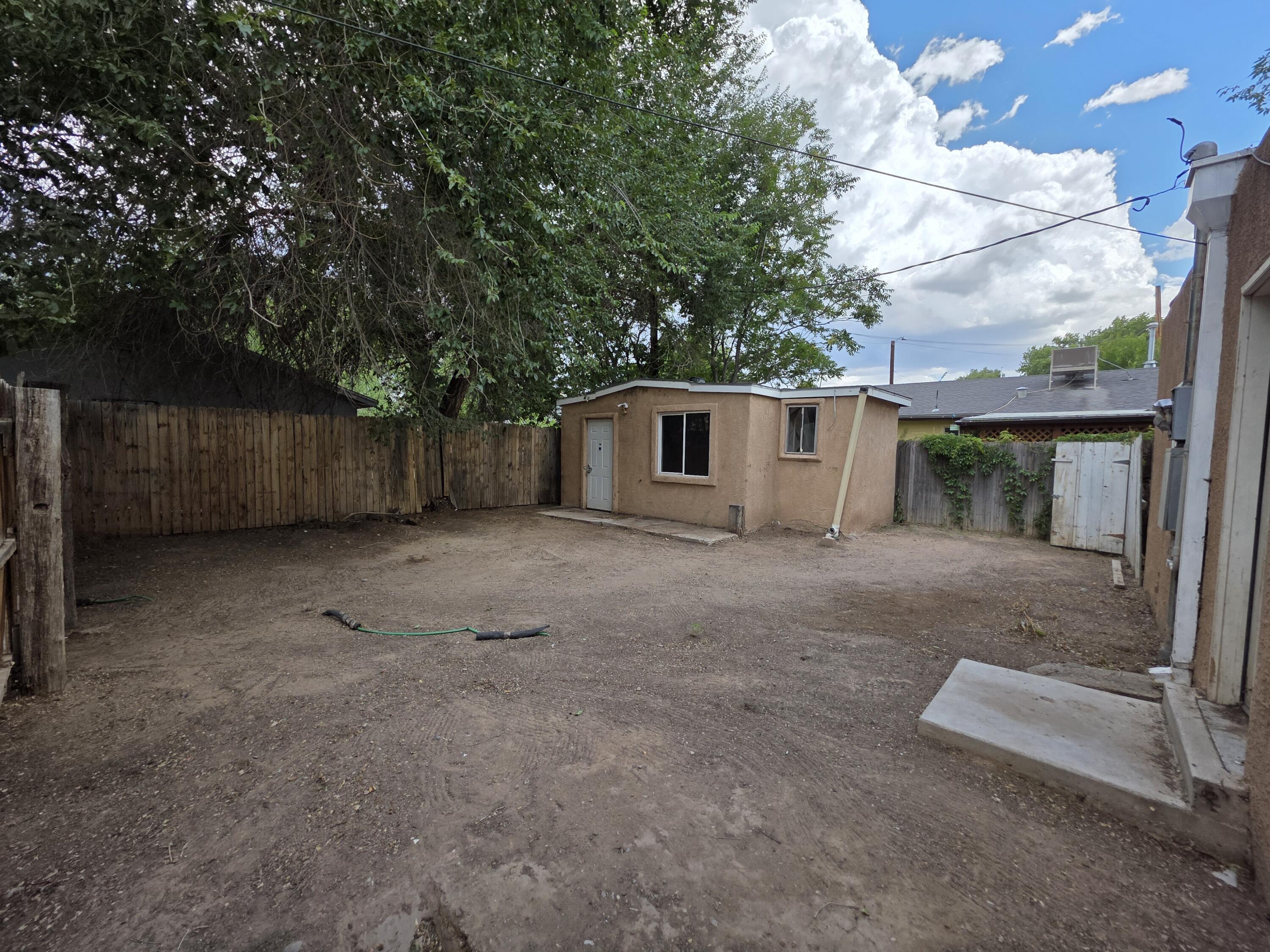 4718 GLENDALE Road NW