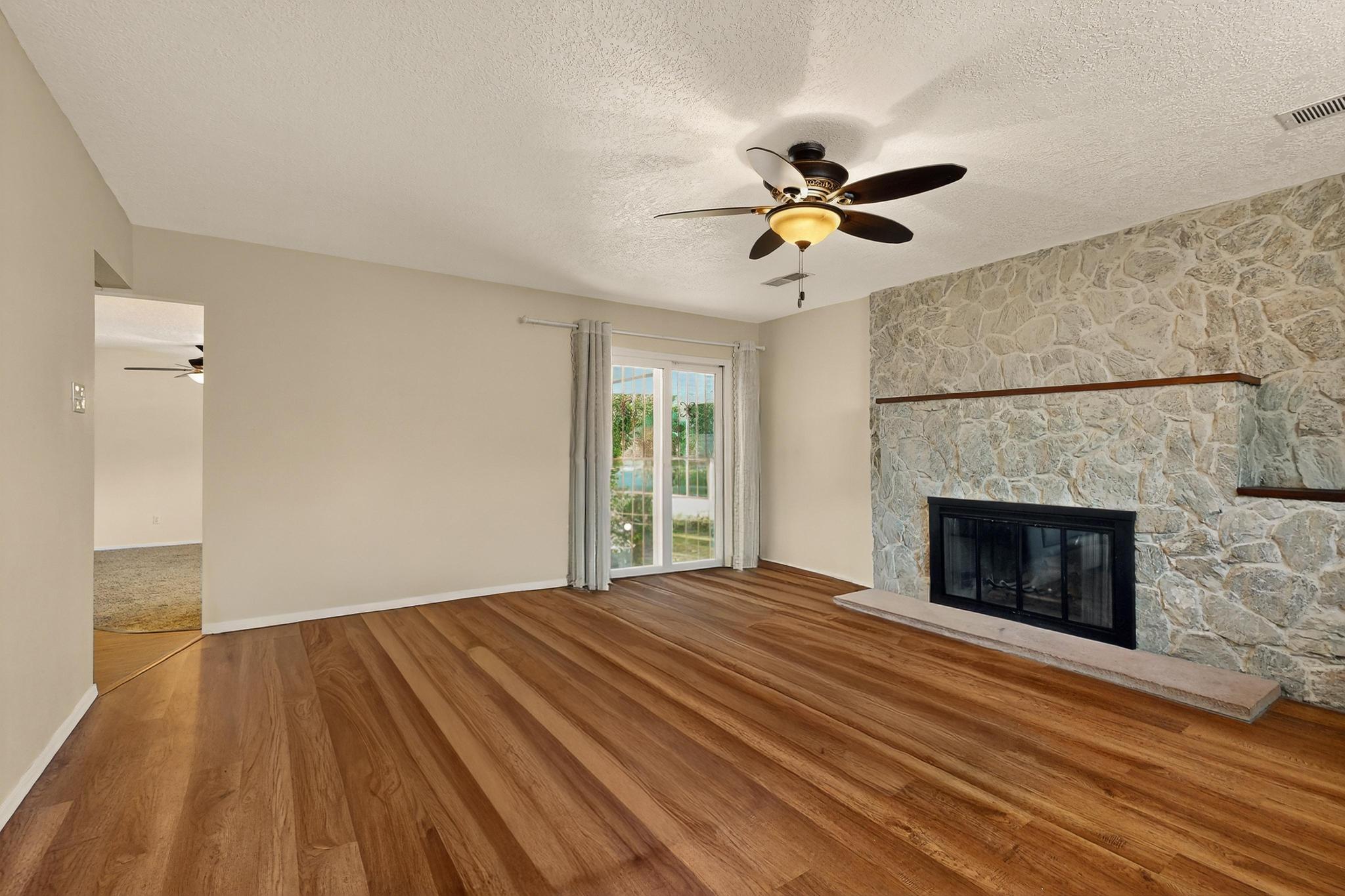 8512 JAMES Avenue NE