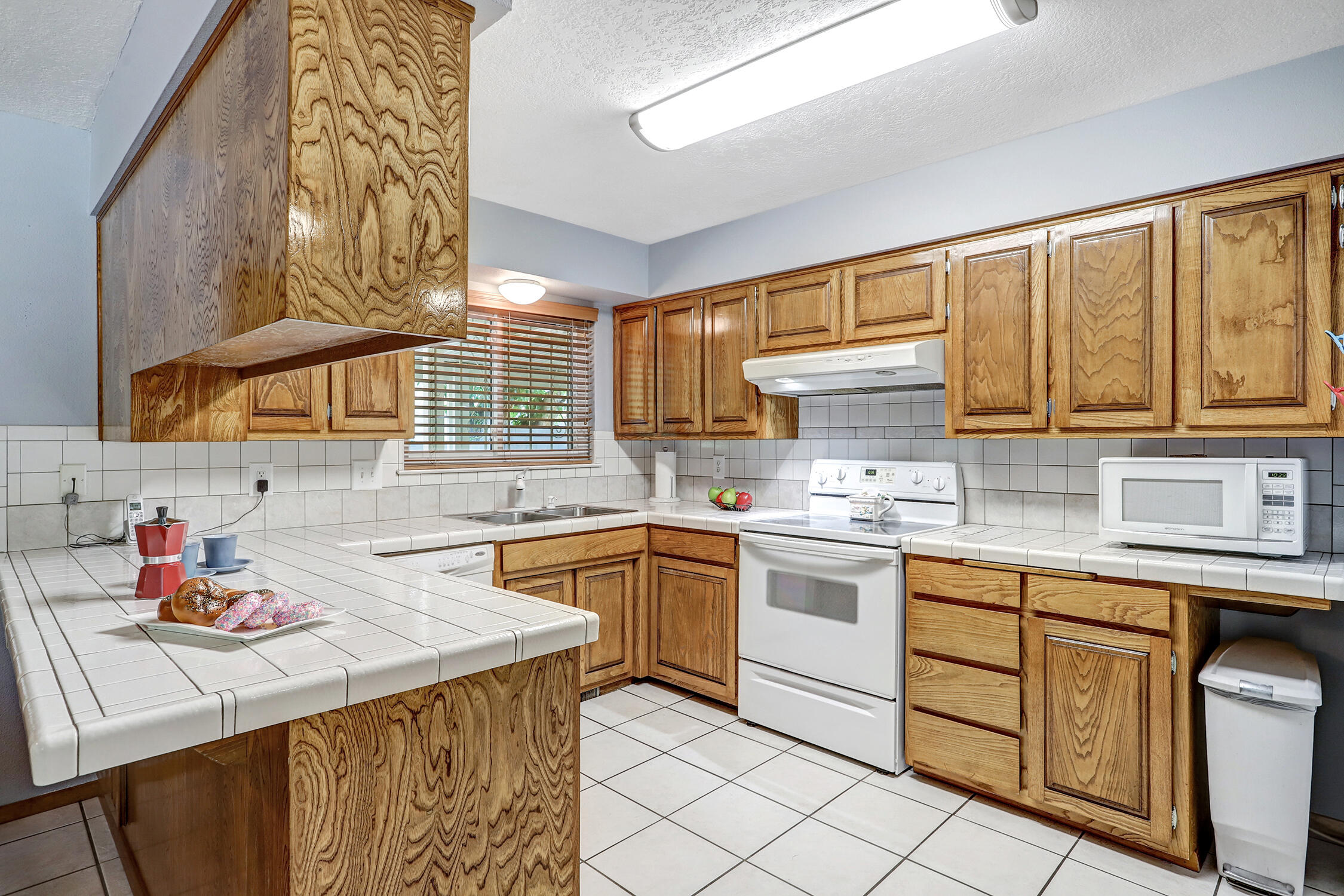 6211 BAKER Avenue NE