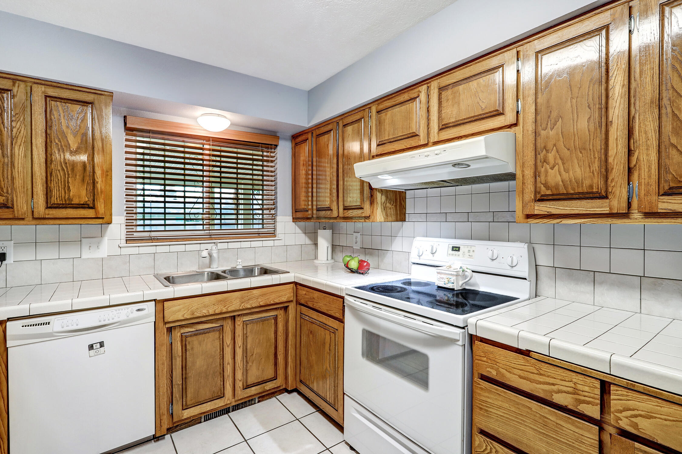 6211 BAKER Avenue NE