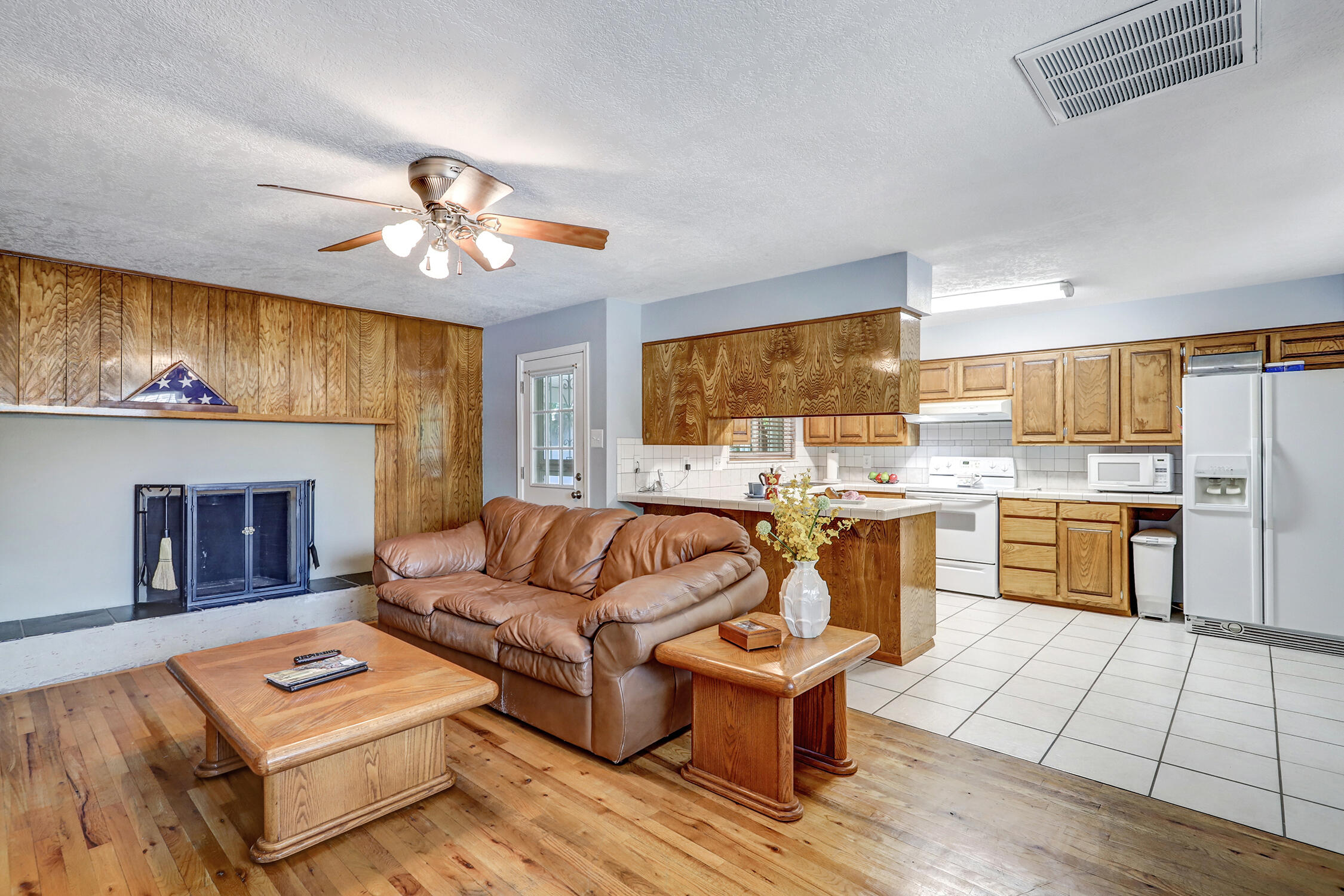 6211 BAKER Avenue NE