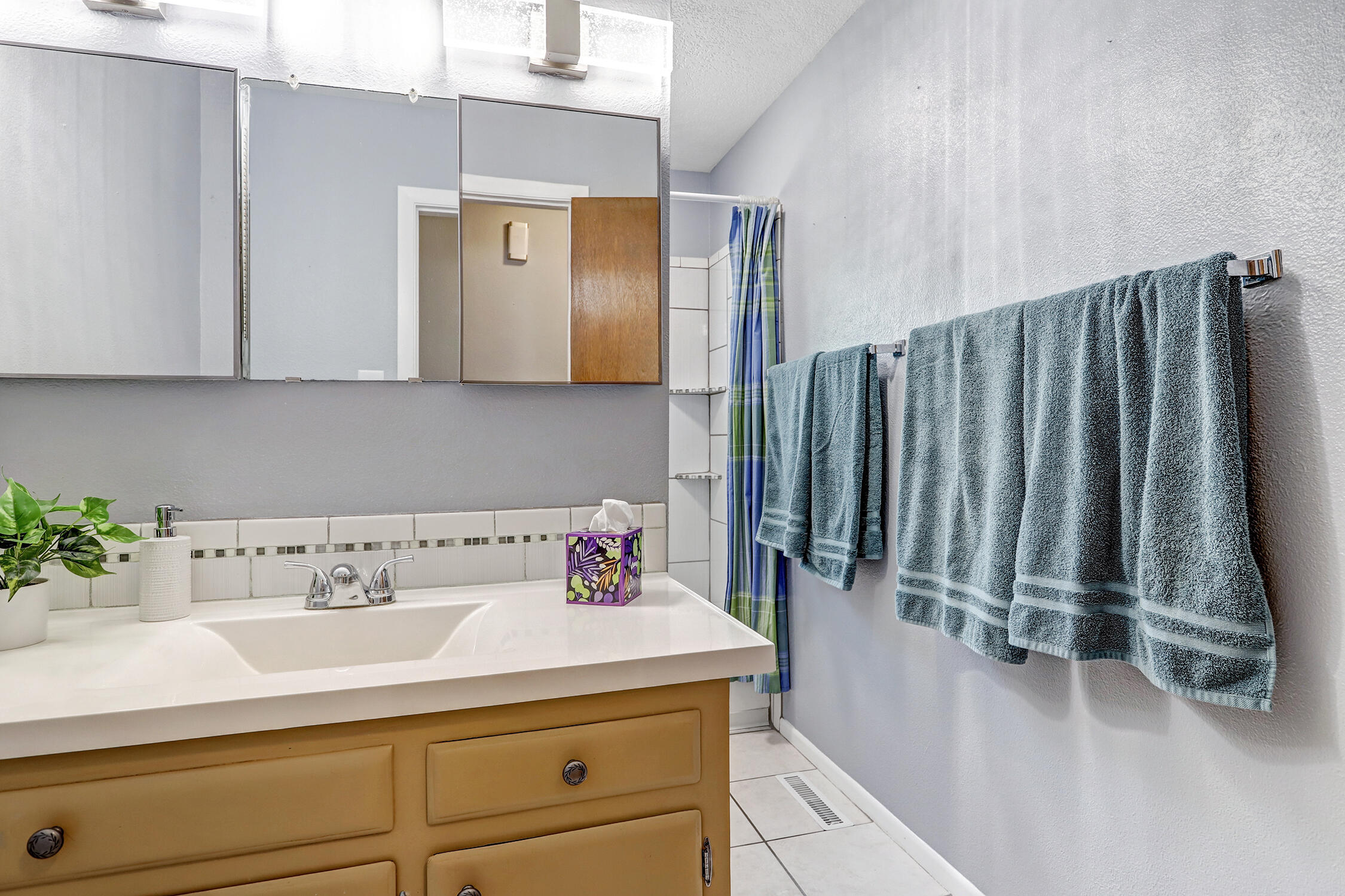 6211 BAKER Avenue NE