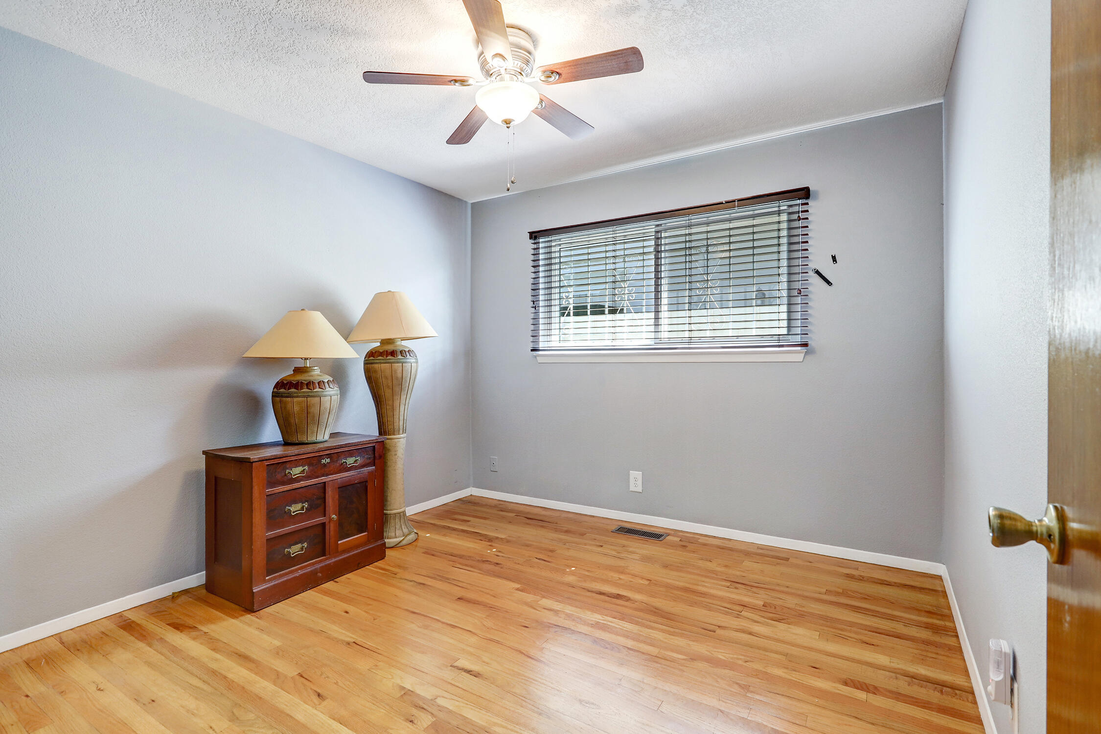 6211 BAKER Avenue NE