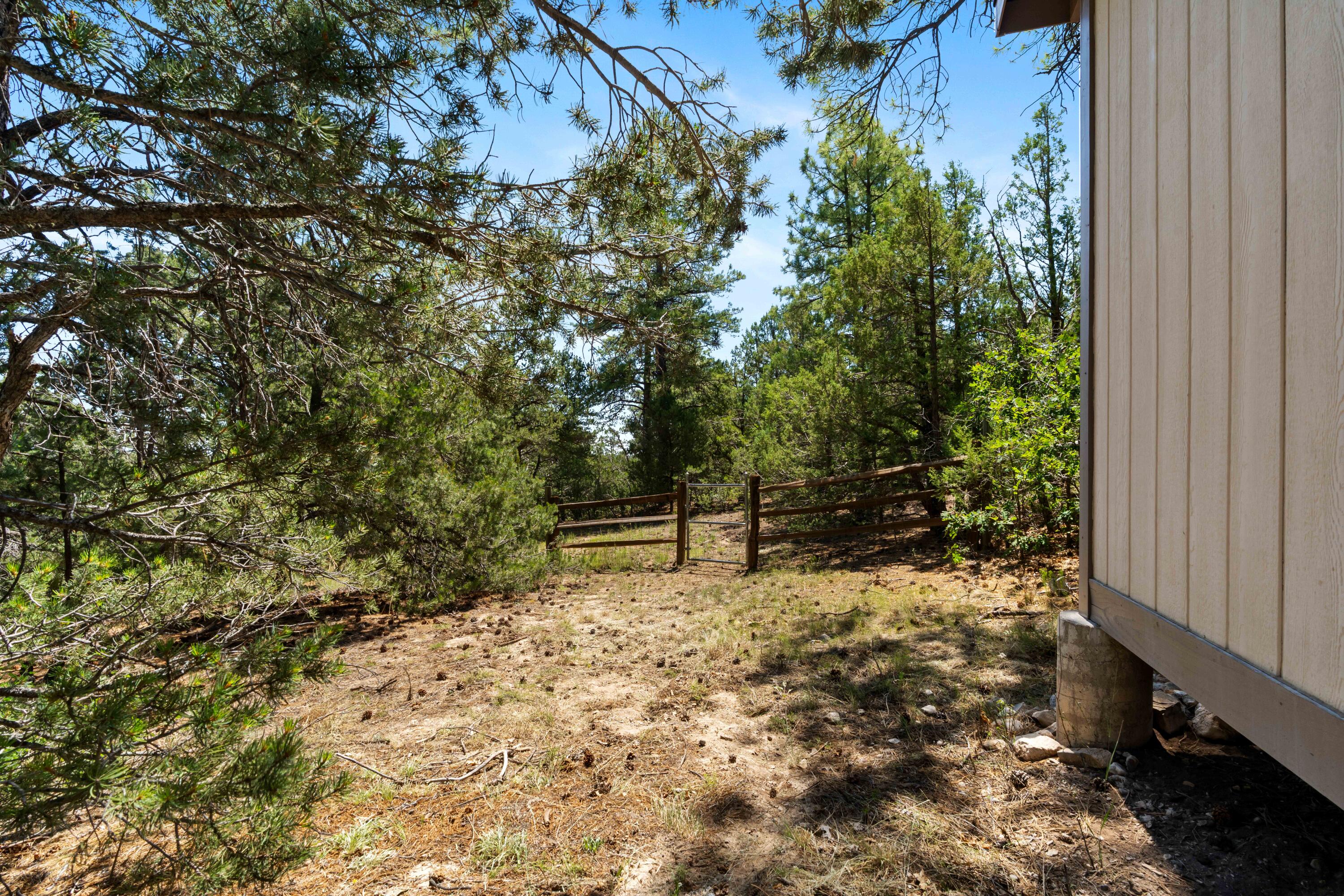 8 WOODLAND Court