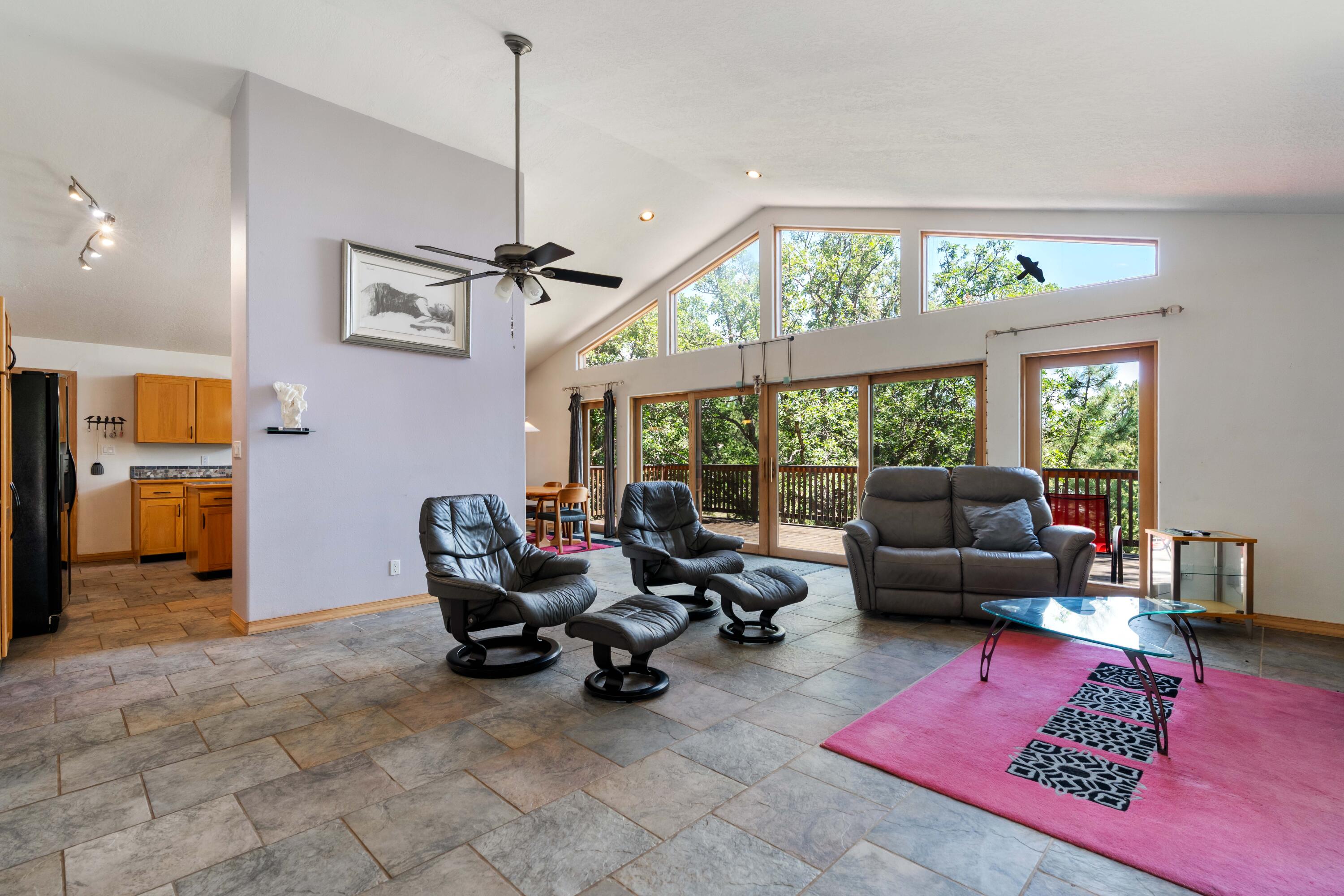 8 WOODLAND Court