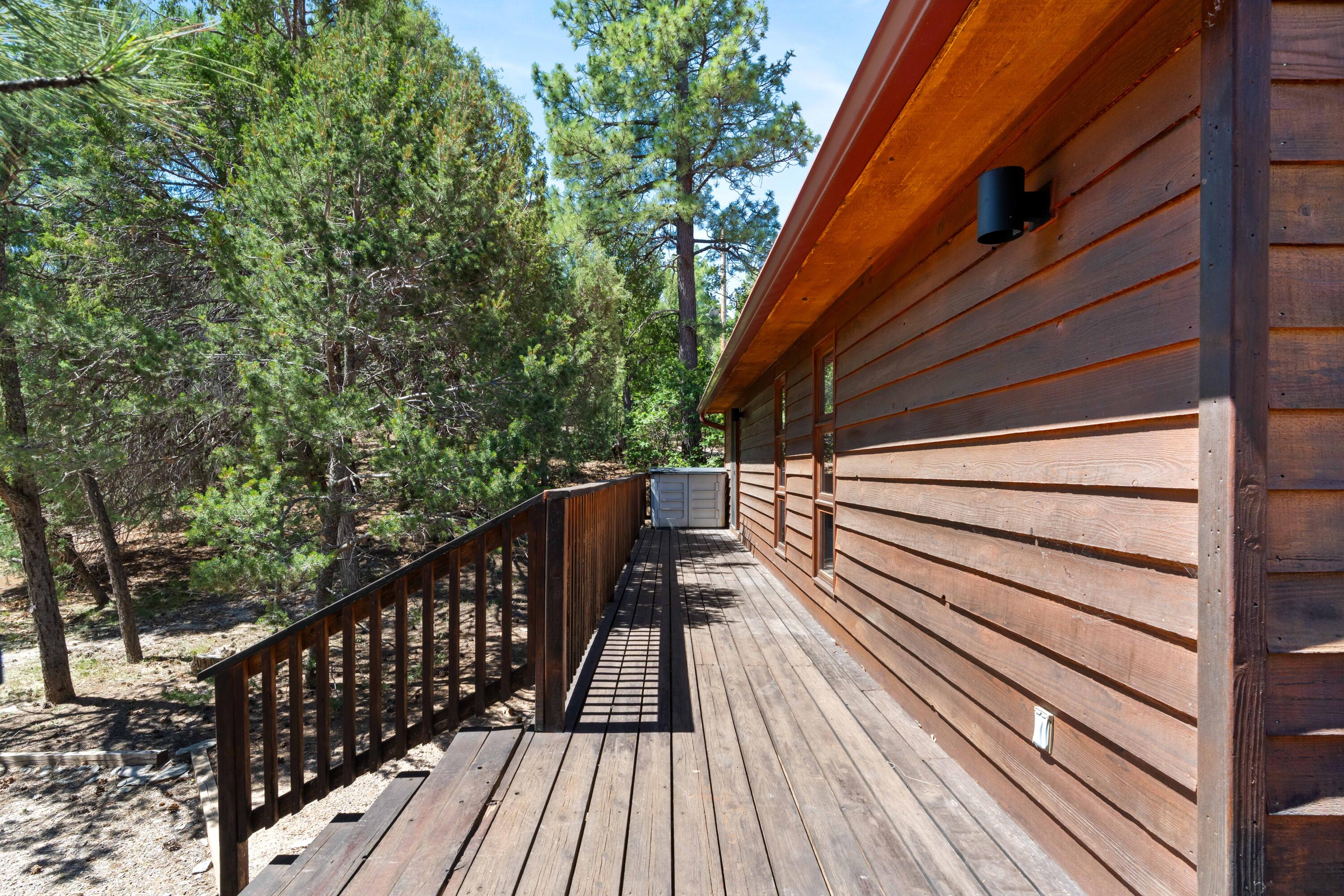8 WOODLAND Court
