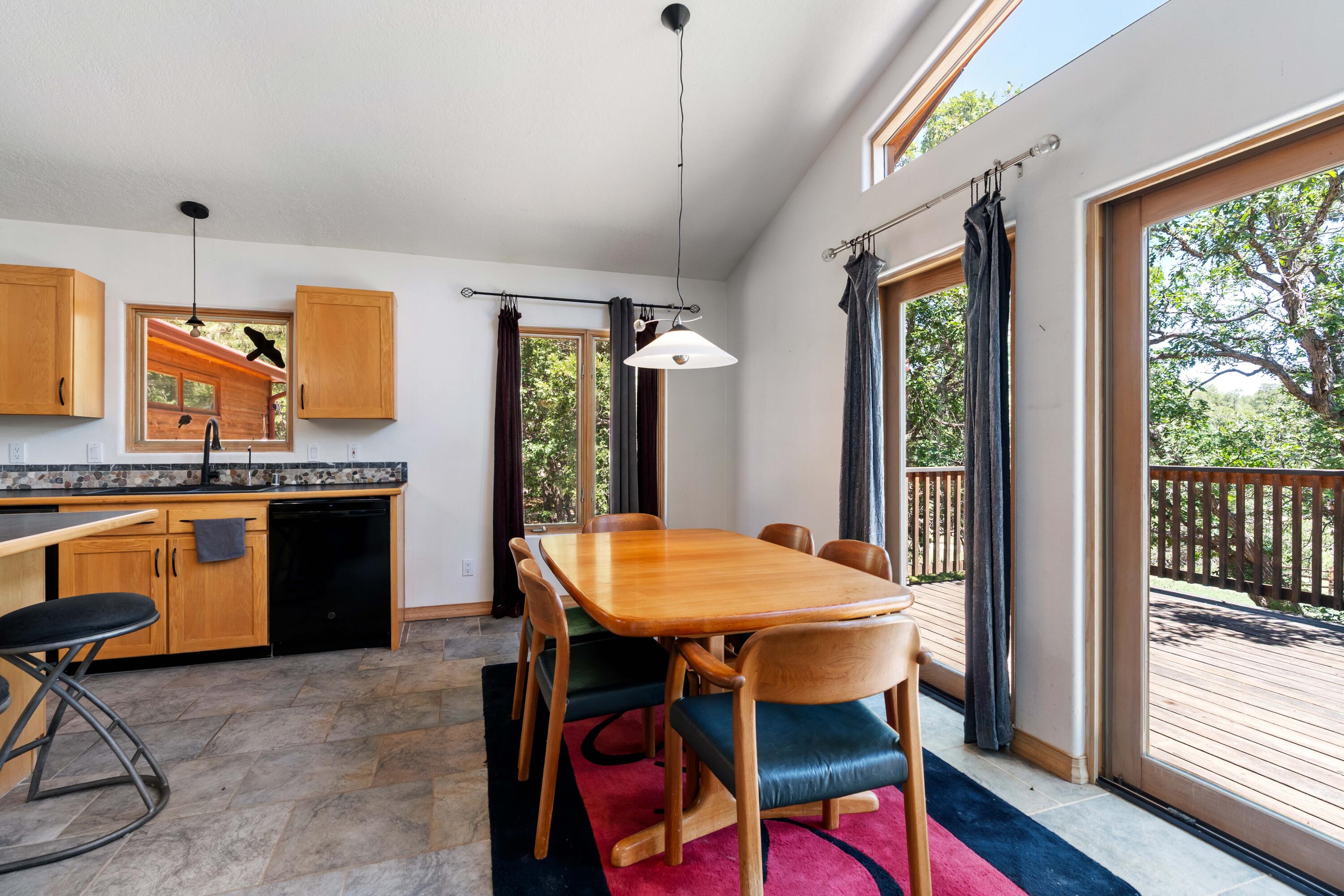8 WOODLAND Court